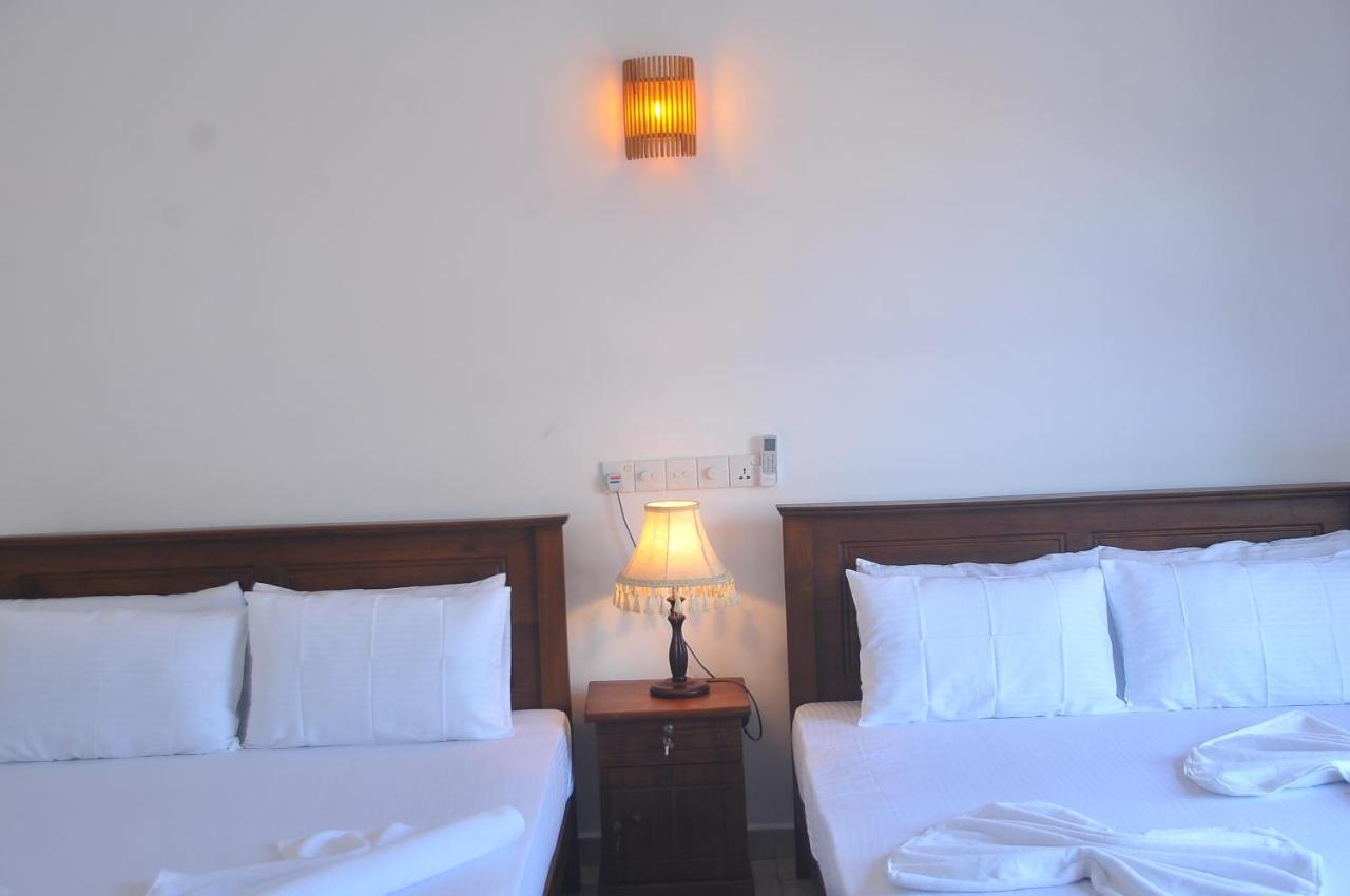 Nethum Beach House Hikkaduwa Esterno foto