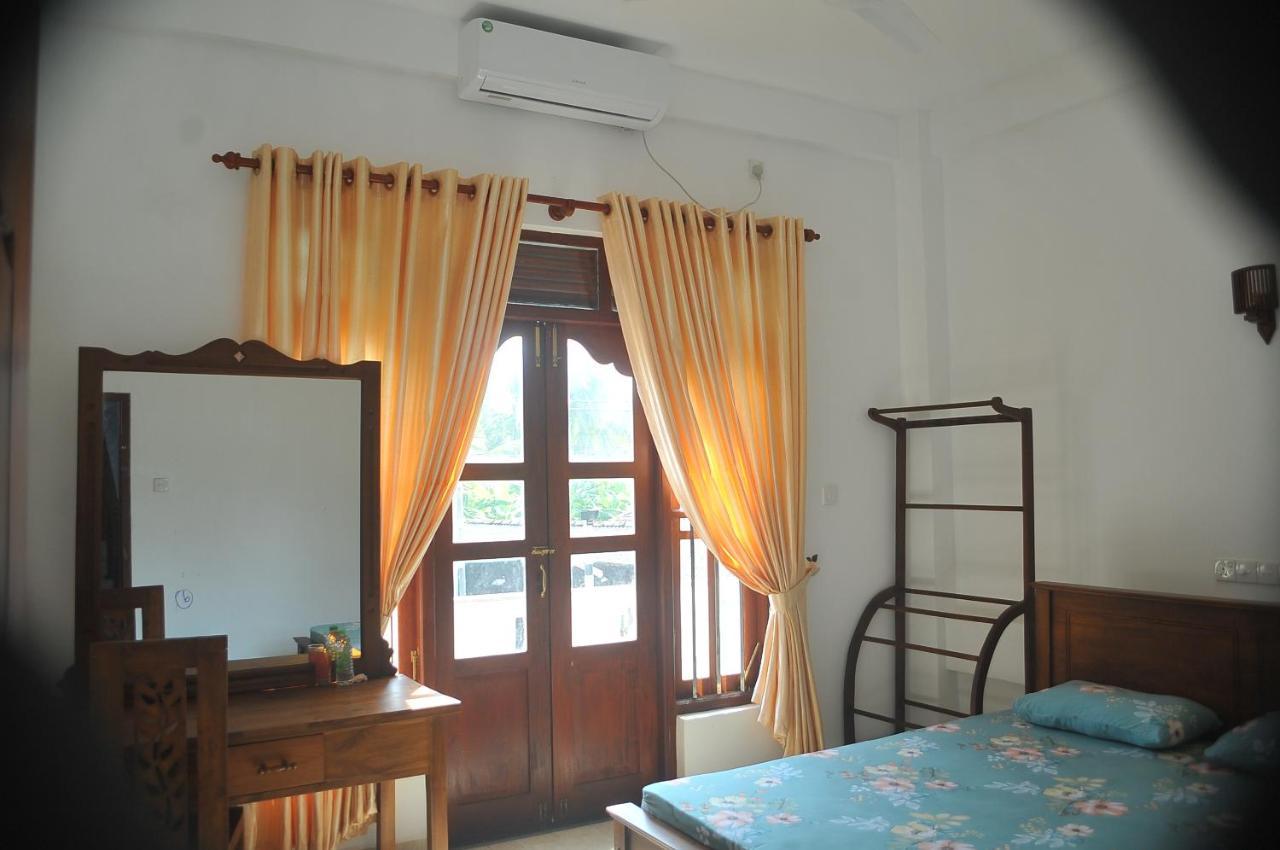Nethum Beach House Hikkaduwa Esterno foto